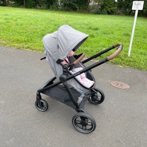 Maxi-Cosi Zelia S Trio Kinderwagen 3 in 1 im Einsatz