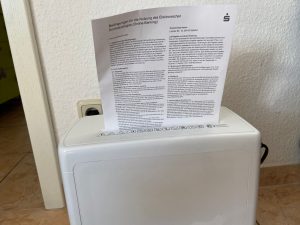 Peach PS500-15 Aktenvernichter mit Papier (2)