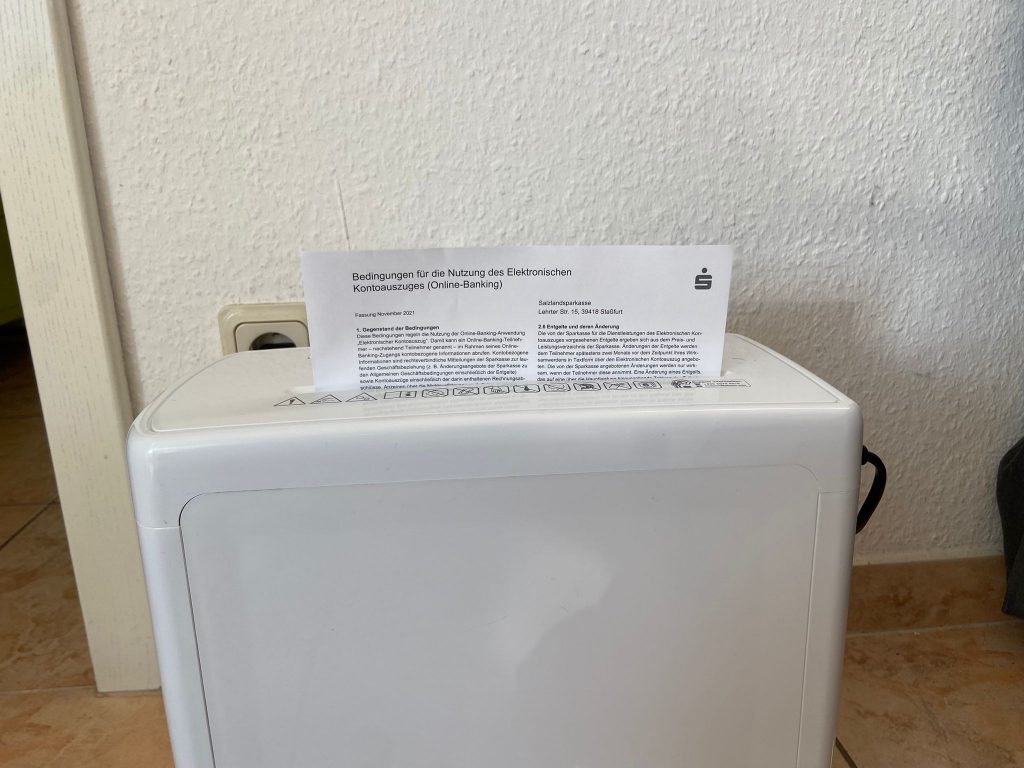 Peach PS500-15 Aktenvernichter mit Papier (3)