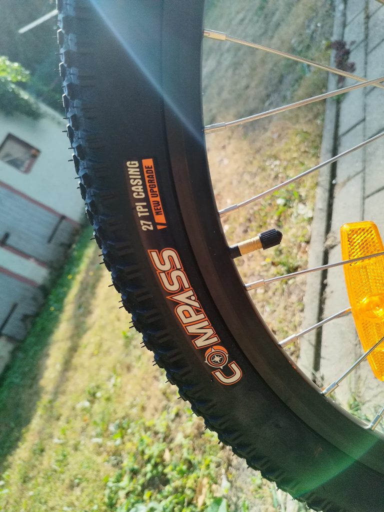 Reifenbeschriftung-des-Yose-Power-B01-BLK-E-Bikes