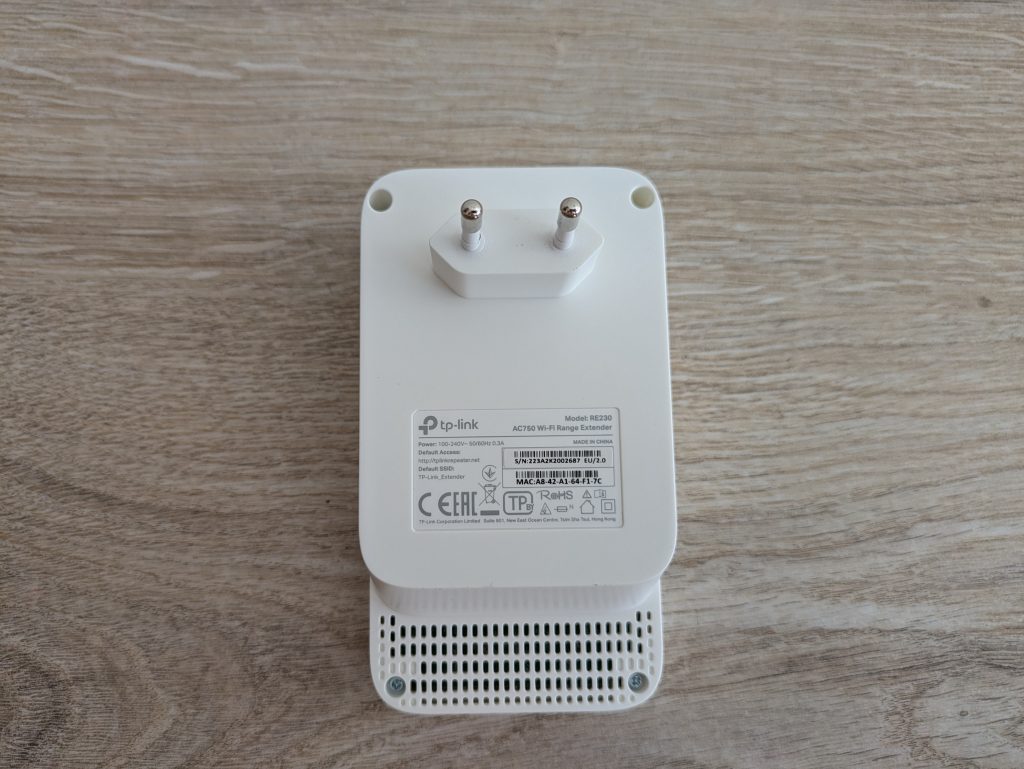 TP Link RE230 WLAN-Repeater von hinten