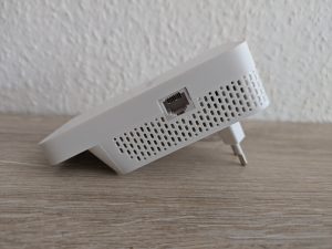TP Link RE230 WLAN-Repeater von links