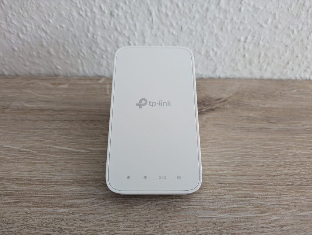 TP Link RE230 WLAN-Repeater von vorne
