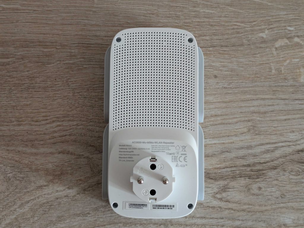 TP Link RE655 WLAN-Repeater von hinten