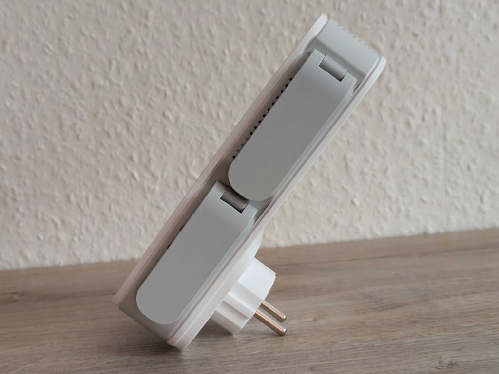 TP Link RE655 WLAN-Repeater von links