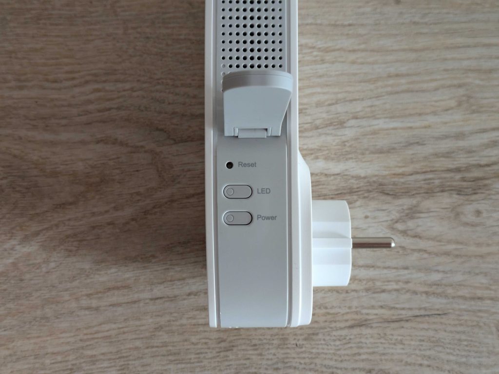 Tasten des TP Link RE655 WLAN-Repeaters