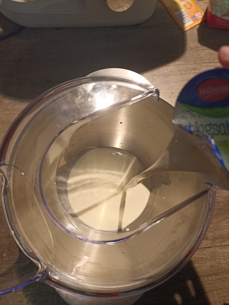 Tefal Bake Partner Küchenmaschine, Sahne durch Spritzschutz einfüllen
