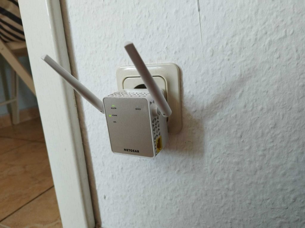 Titelbild des NETGEAR EX6120 WLAN-Repeaters