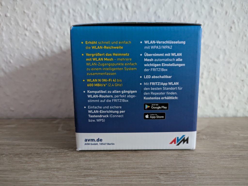 Verpackung des AVM FRITZ! 600 WLAN-Repeaters von der rechten Seite