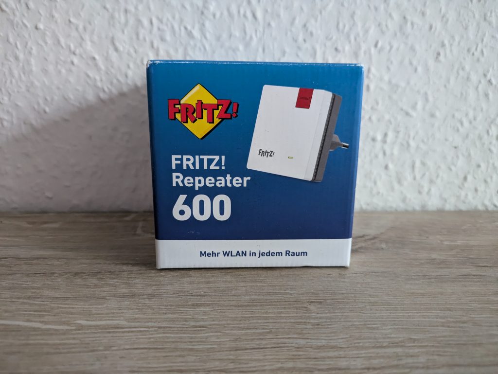 Verpackung des AVM FRITZ! 600 WLAN-Repeaters von hinten