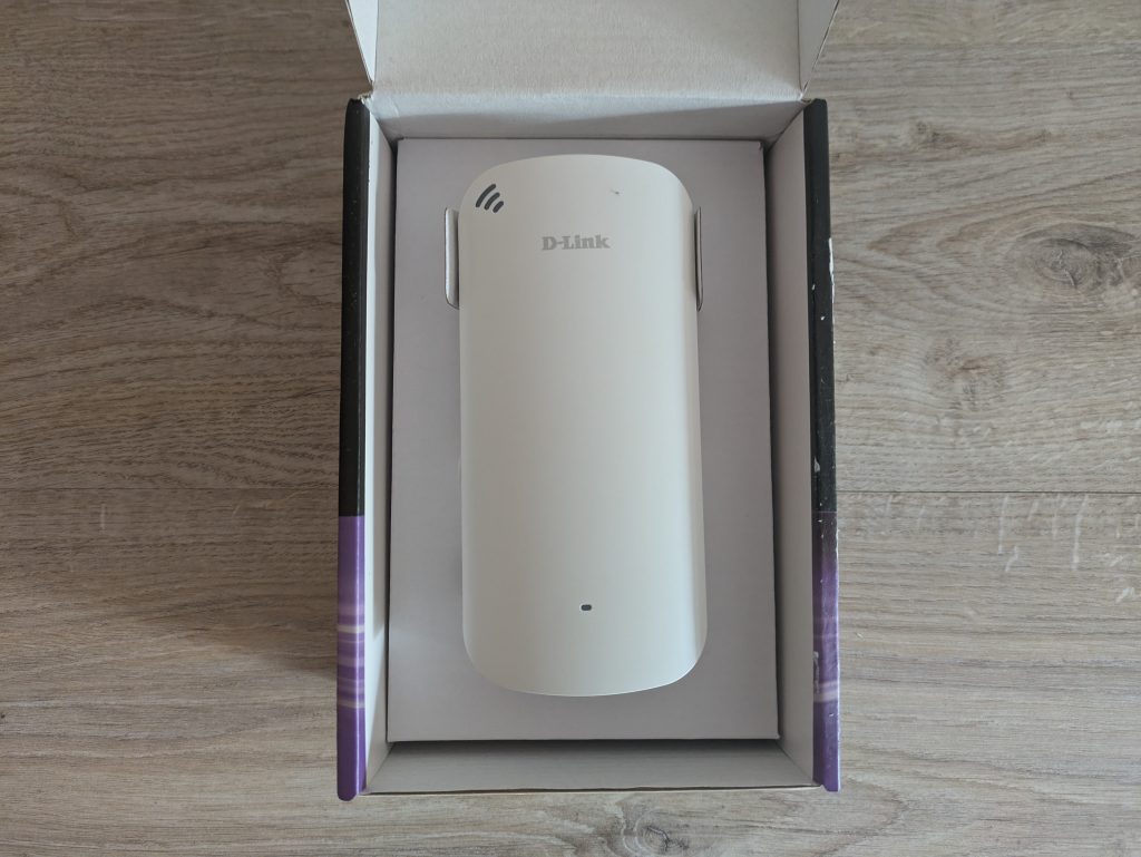 Verpackung des D-Link DAP-X1860 WLAN-Repeaters geöffnet