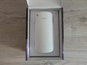 Verpackung des D-Link DAP-X1860 WLAN-Repeaters geöffnet