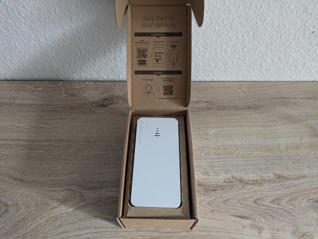 Verpackung des Devolo WiFi 6 3000 WLAN-Repeaters geöffnet