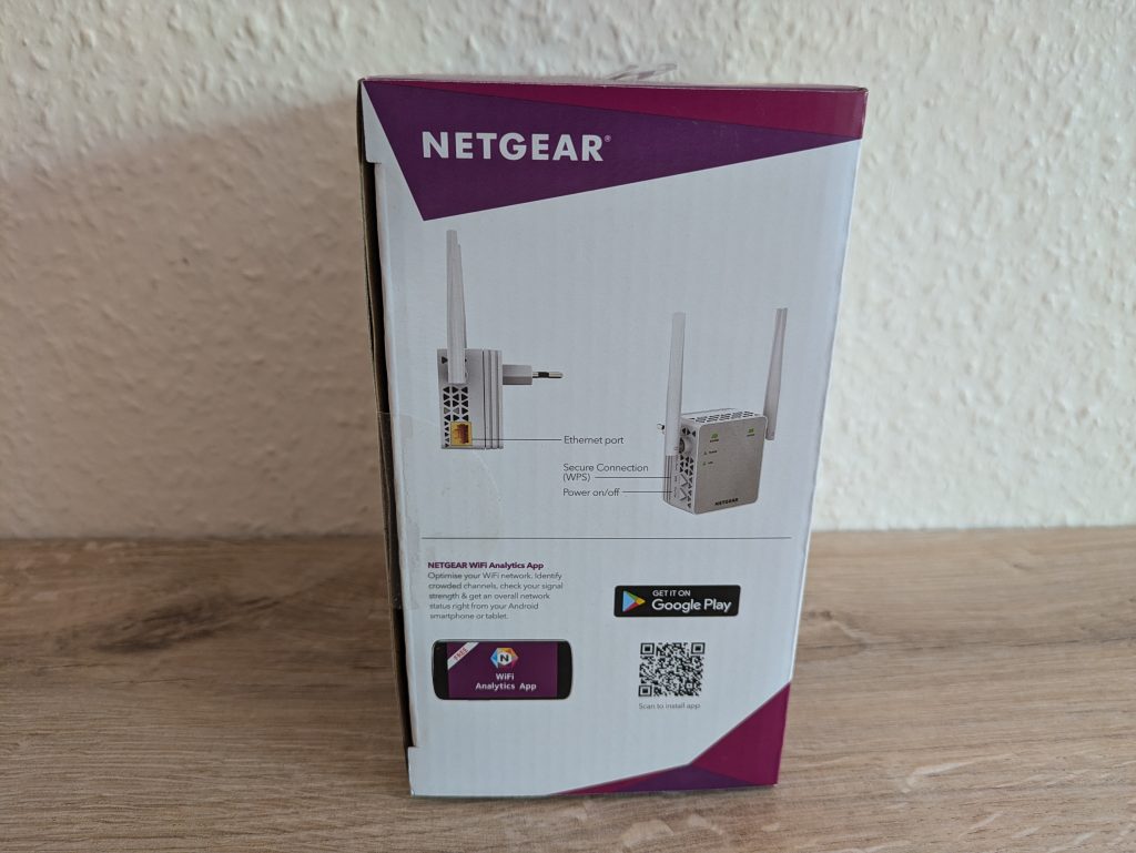 Verpackung des Netgear EX6120 WLAN-Repeaters von rechts