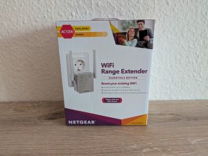 Verpackung des Netgear EX6120 WLAN-Repeaters von vorne
