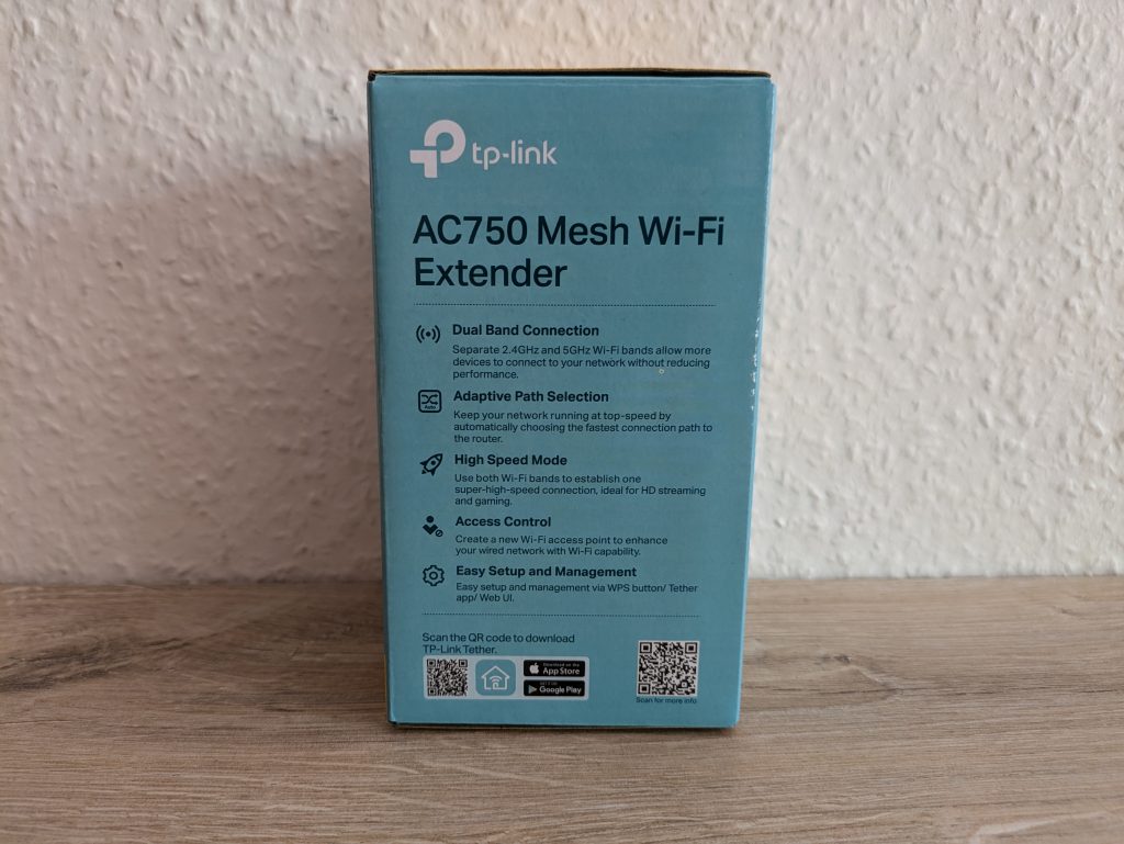 Verpackung des TP Link RE230 WLAN-Repeaters von links