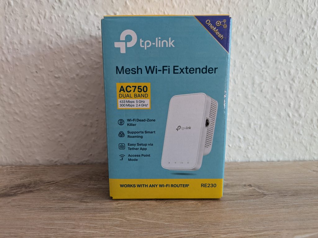 Verpackung des TP Link RE230 WLAN-Repeaters von vorne