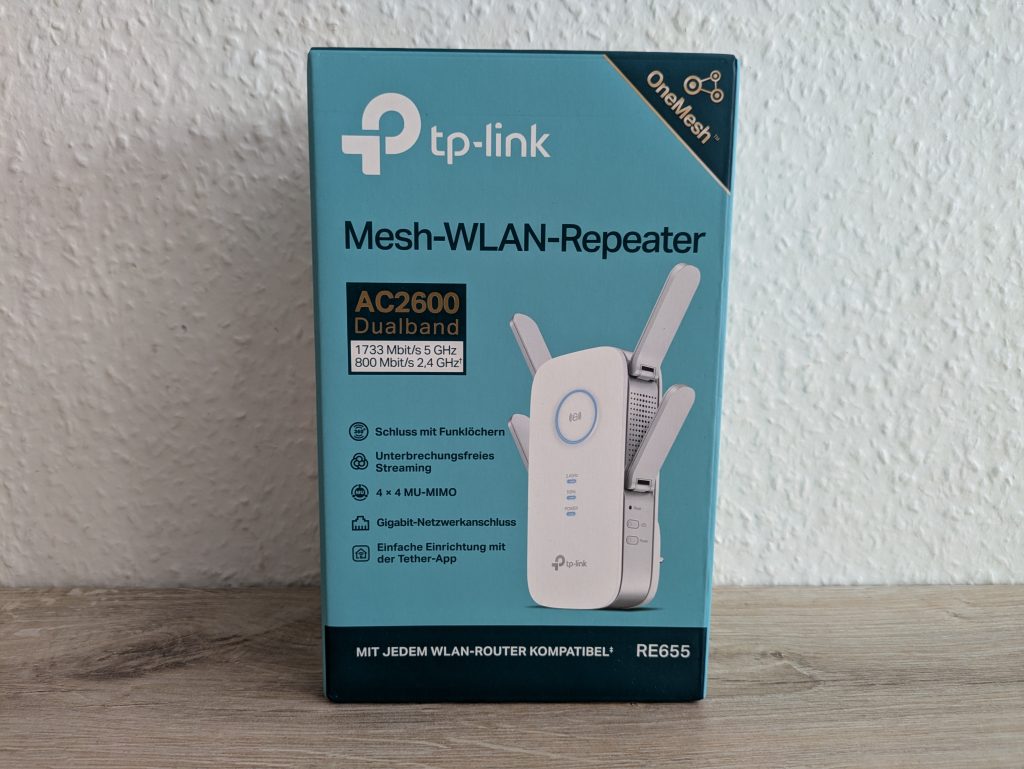Verpackung des TP Link RE655 WLAN-Repeaters von vorne