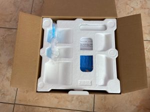 Verpackung des Waterdrop Instant Electric Wasserfilters geöffnet