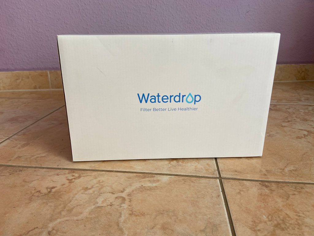 Verpackung des Waterdrop Instant Electric Wasserfilters von vorne