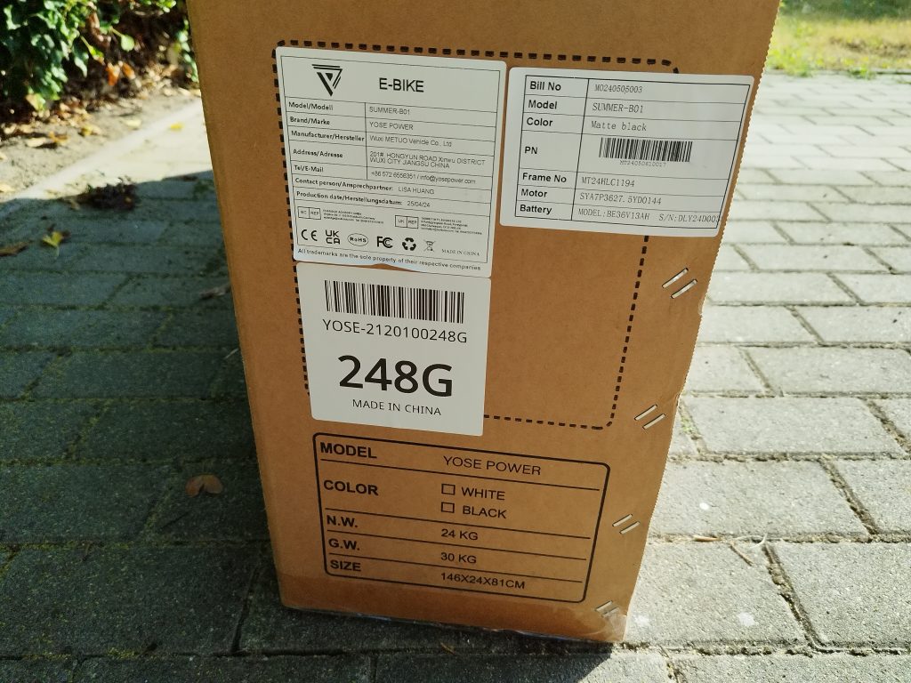 Verpackung-des-Yose-Power-B01-BLK-E-Bikes-von-der-Seite-in-der-Nahansicht