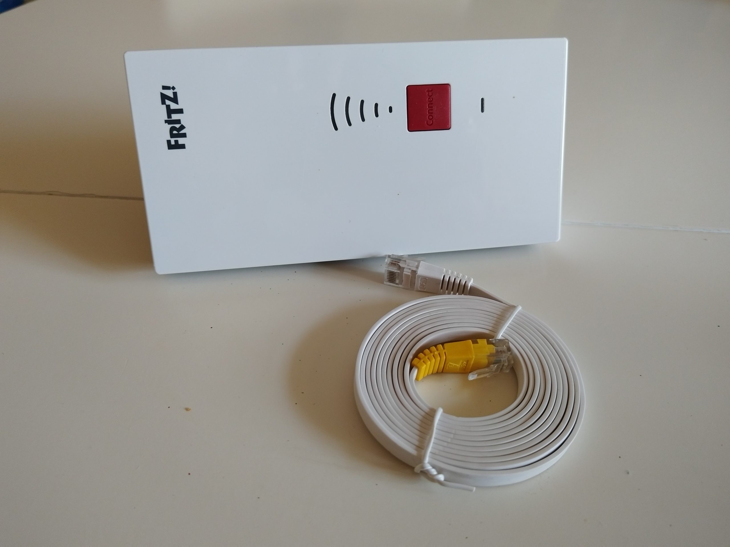 WLAN-Repeater mit LAN-Kabel