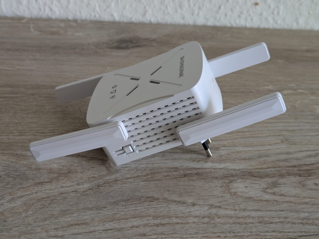 WONLINK WL-NE3602 WLAN-Repeater von der Seite