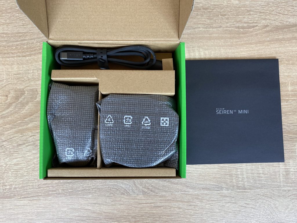 Razer Seiren V3 Mini Mikrofon in der Verpackung