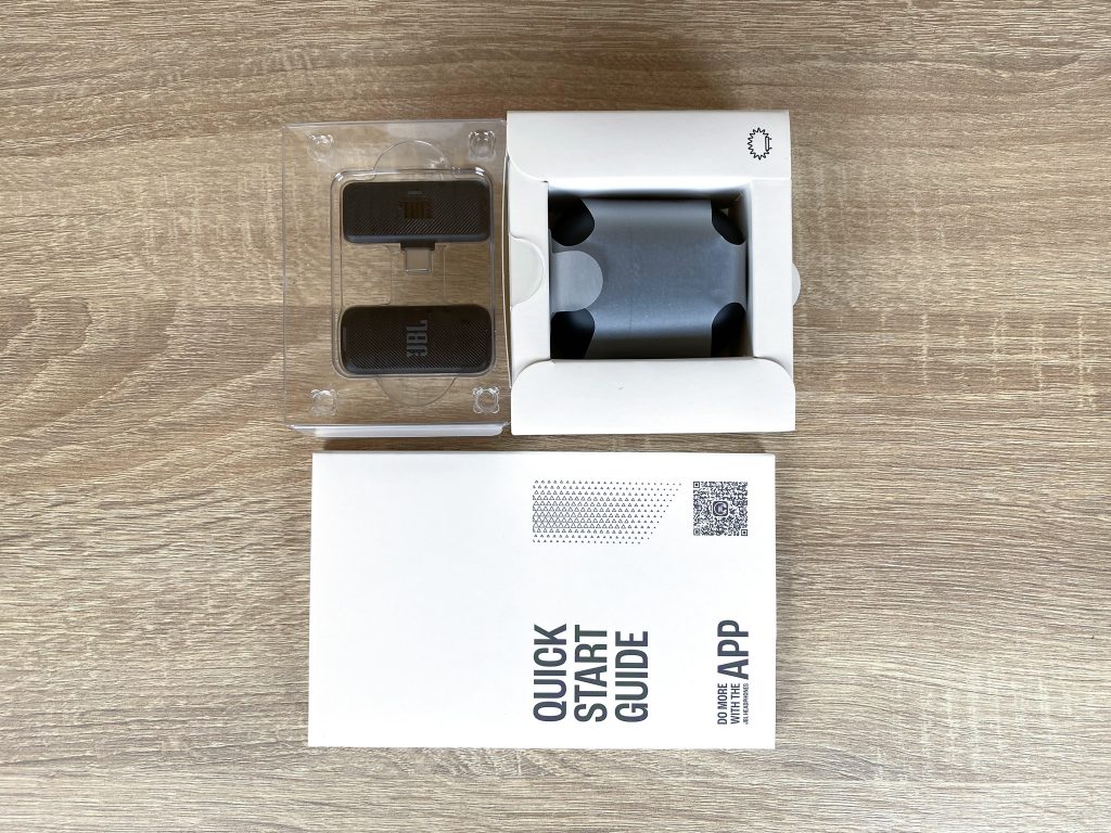 JBL Quantum Stream Wireless Mikrofon in der Verpackung