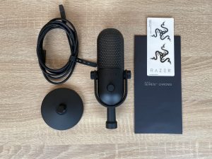 Razer Seiren V3 Chroma Mikrofon ausgepackt