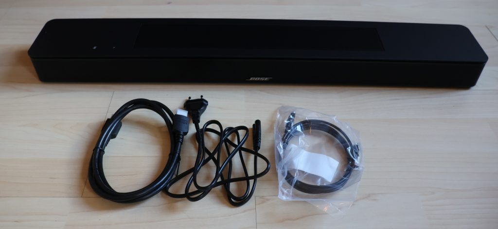 Bose Smart Soundbar mit Zubehör