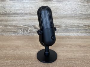 Razer Seiren V3 Chroma Mikrofon aufgebait