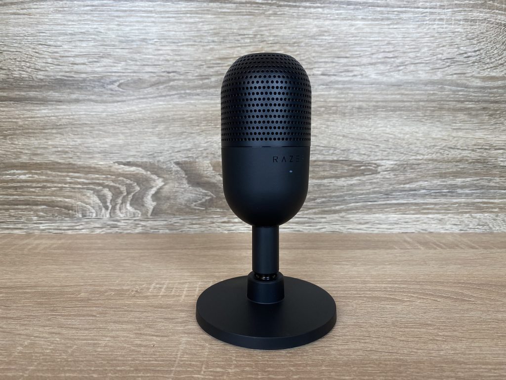 Razer Seiren V3 Mini Mikrofon aufgebaut