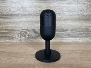 Razer Seiren V3 Mini Mikrofon aufgebaut