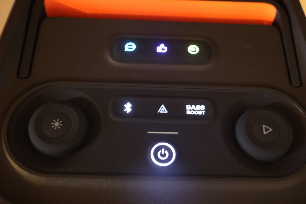 JBL Partybox Club 120 Bluetooth-Lautsprecher Knöpfe beleuchtet