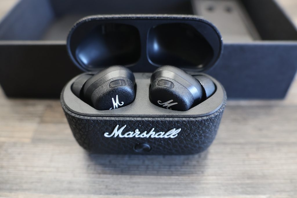 Marshall Motif II In-Ear-Kopfhörer Ladecase offen
