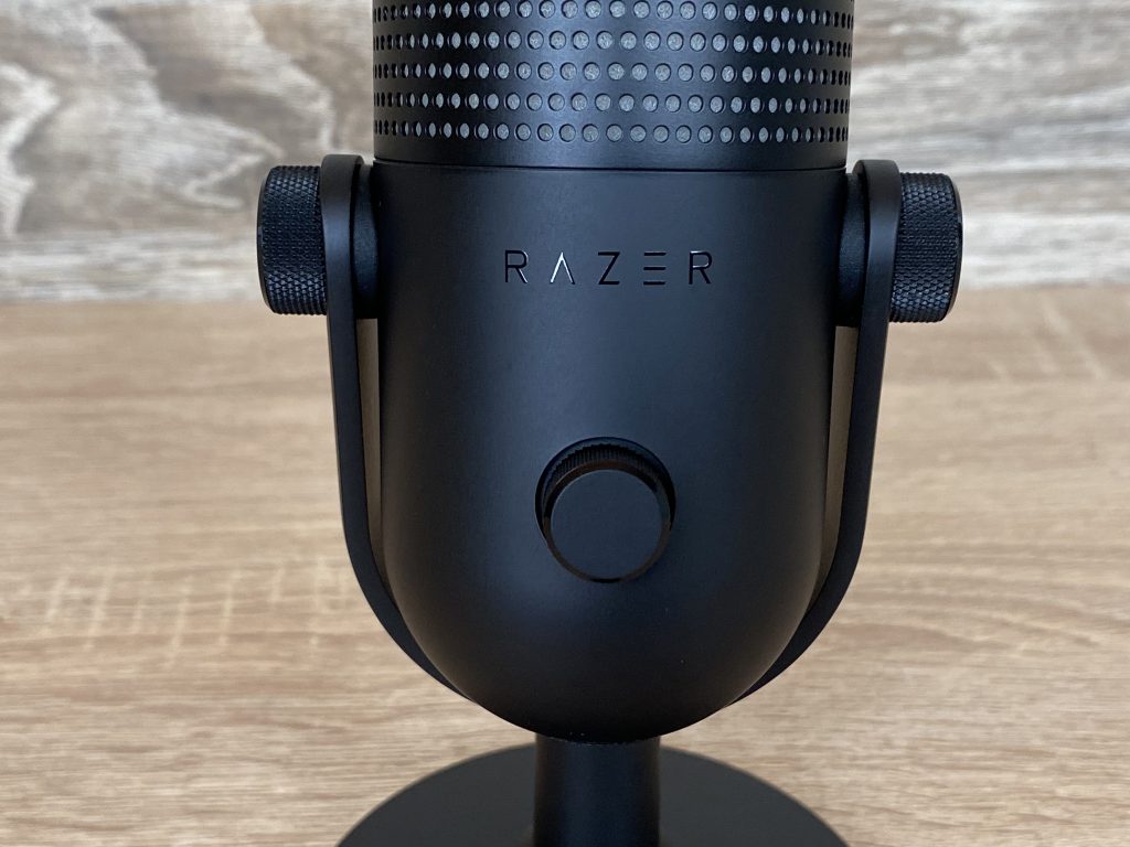 Razer Seiren V3 Chroma Mikrofon Detail Lautstärkeregler