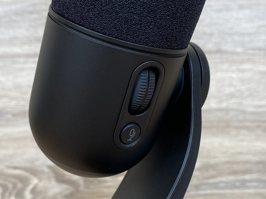 Logitech G Yeti GX Mikrofon Detail Lautstärkeregler und Stummschalttaste