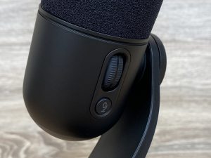 Logitech G Yeti GX Mikrofon Detail Lautstärkeregler und Stummschalttaste