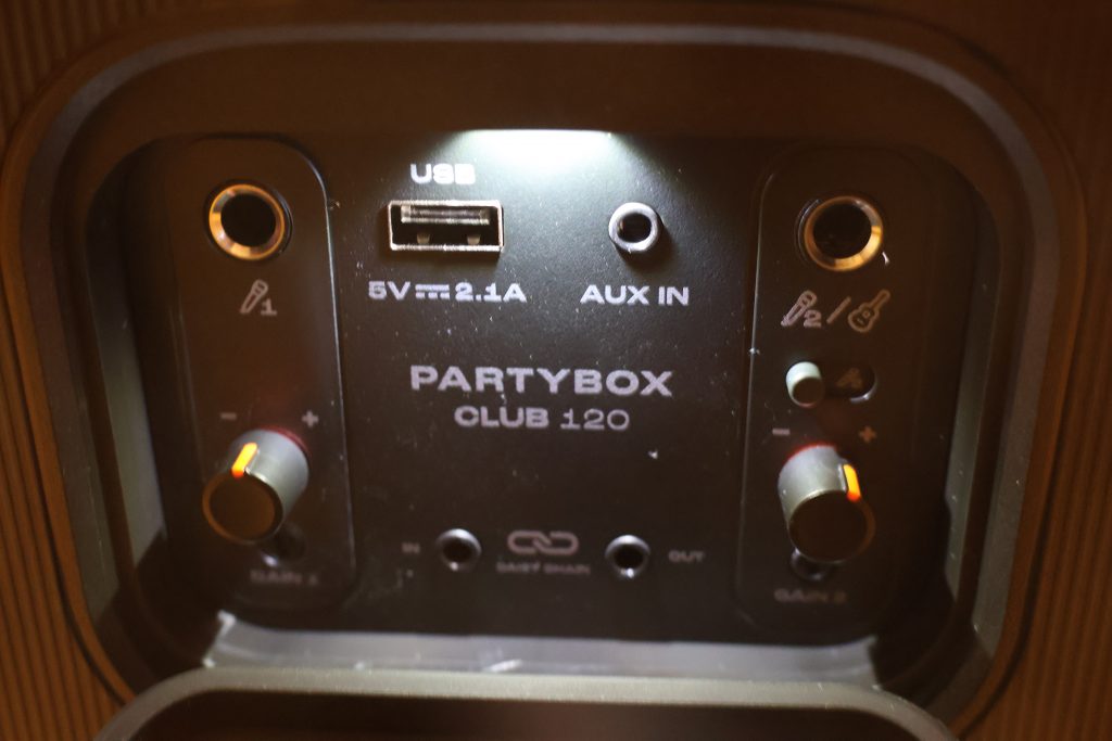 JBL Partybox Club 120 Bluetooth-Lautsprecher Anschlüsse