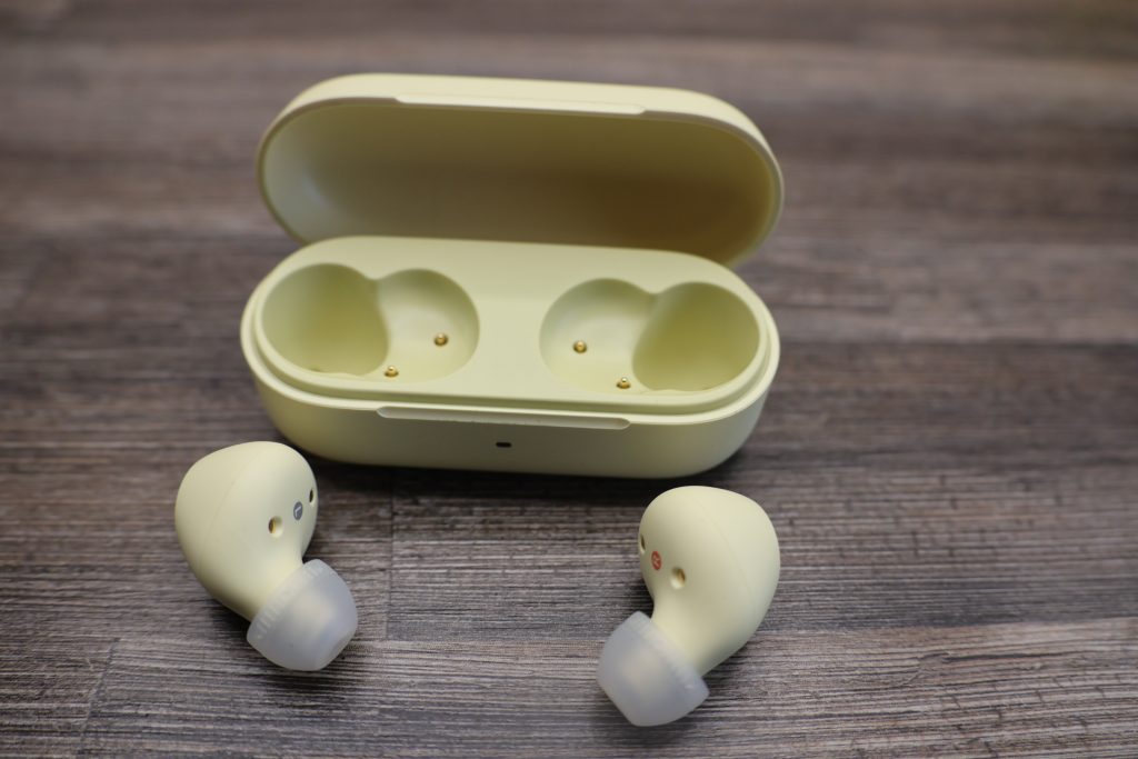 Sony WF-C510 In-Ear-Bluetooth-Kopfhörer offen mit Ohrsteckern