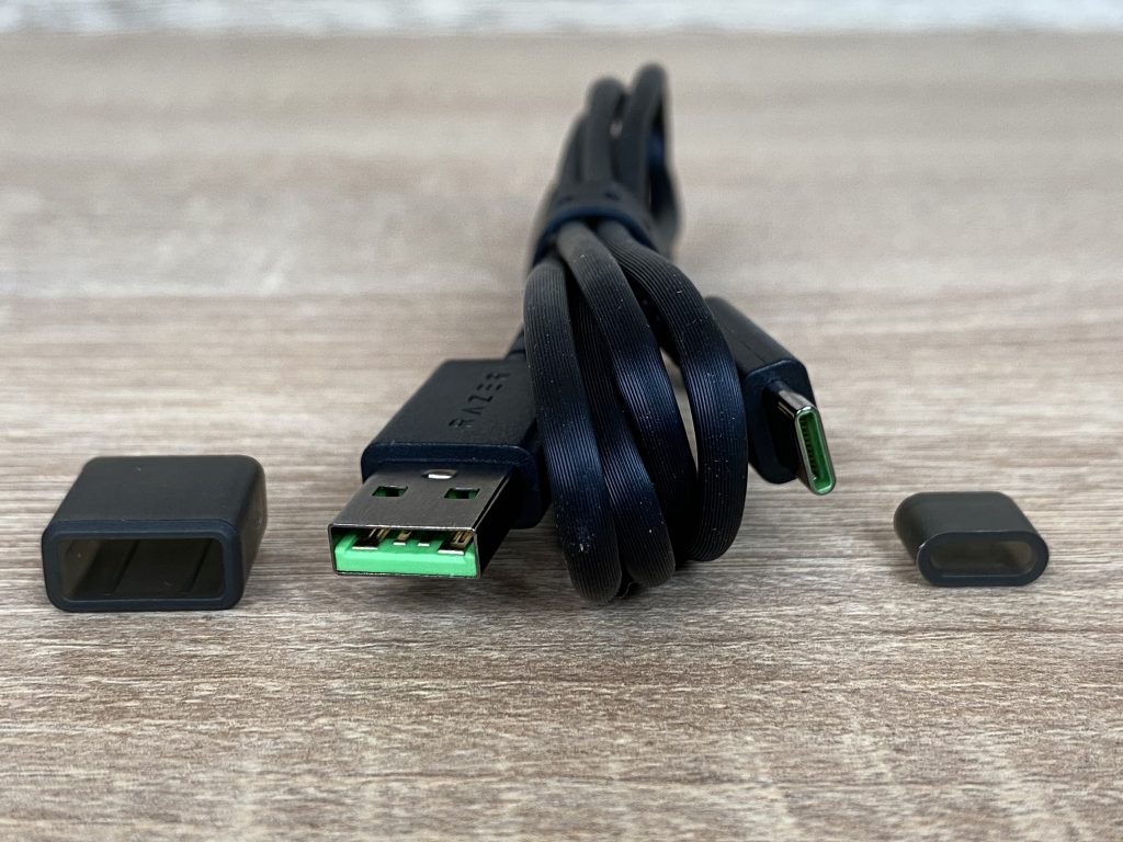 Razer Seiren V3 Mini Mikrofon Detail USB-Kabel