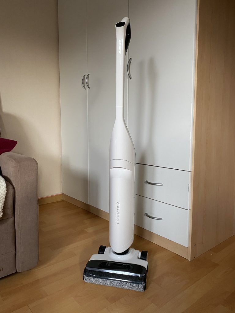Roborock Flexi Pro Akku-Staubsauger stehend