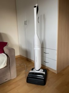 Roborock Flexi Pro Akku-Staubsauger im Parksystem