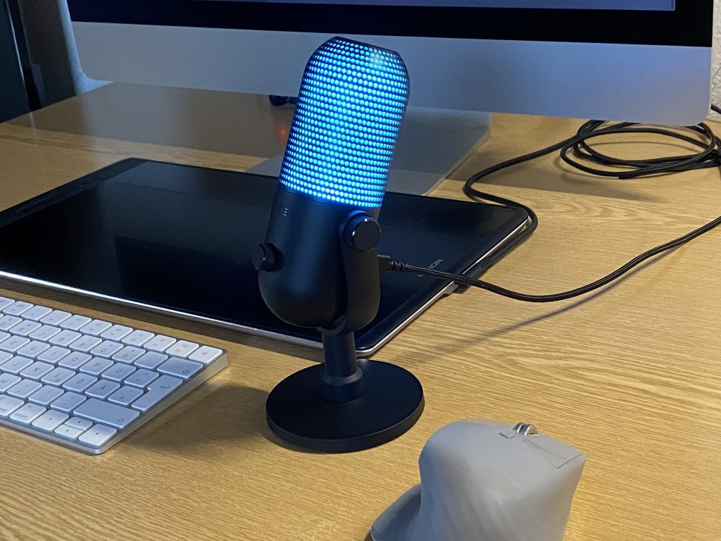 Razer Seiren V3 Chroma Mikrofon im Einsatz
