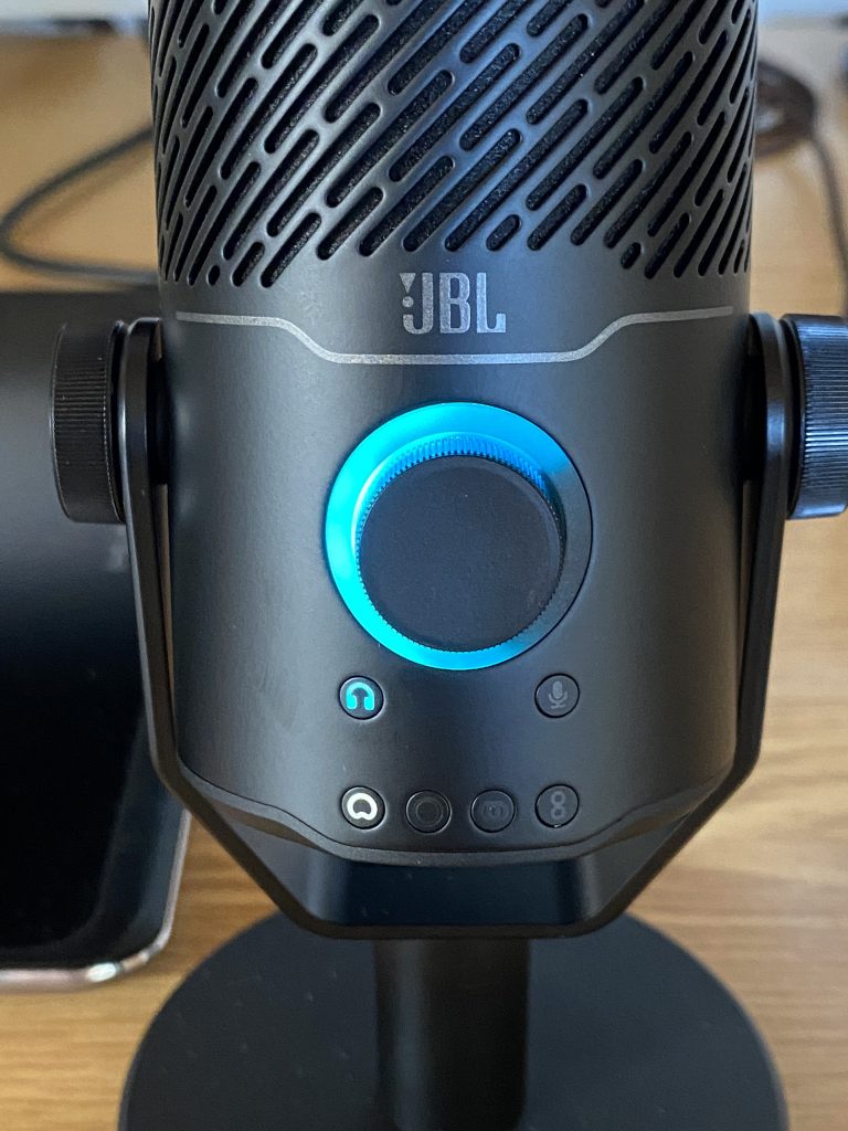 JBL Quantum Stream Studio Mikrofon Anpassung der Lautstärke für die Lautsprecher