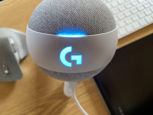 Logitech G Yeti Orb Mikrofon Detail beleuchtetes Logo