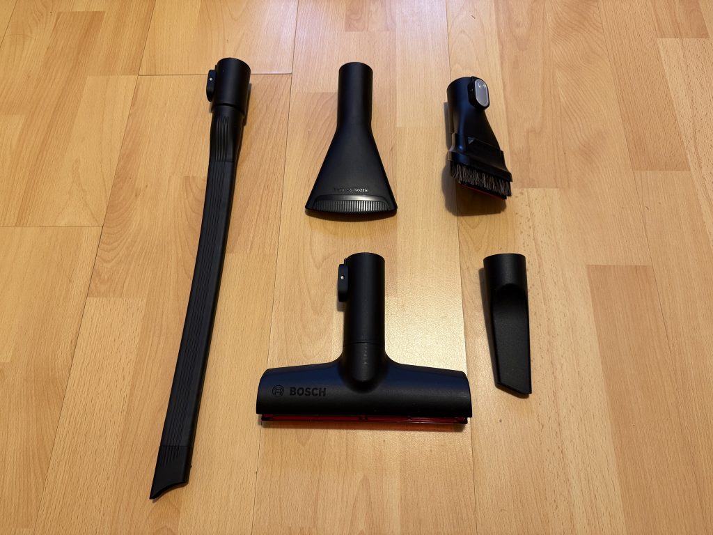 Bosch Unlimited 7 BSS711W Akku-Staubsauger Detail Zubehör 1