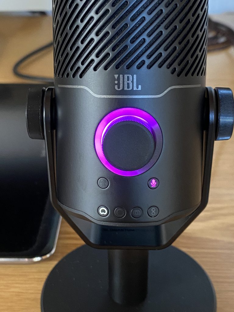 JBL Quantum Stream Studio Mikrofon Anpasung der Mikrofonlautstärke