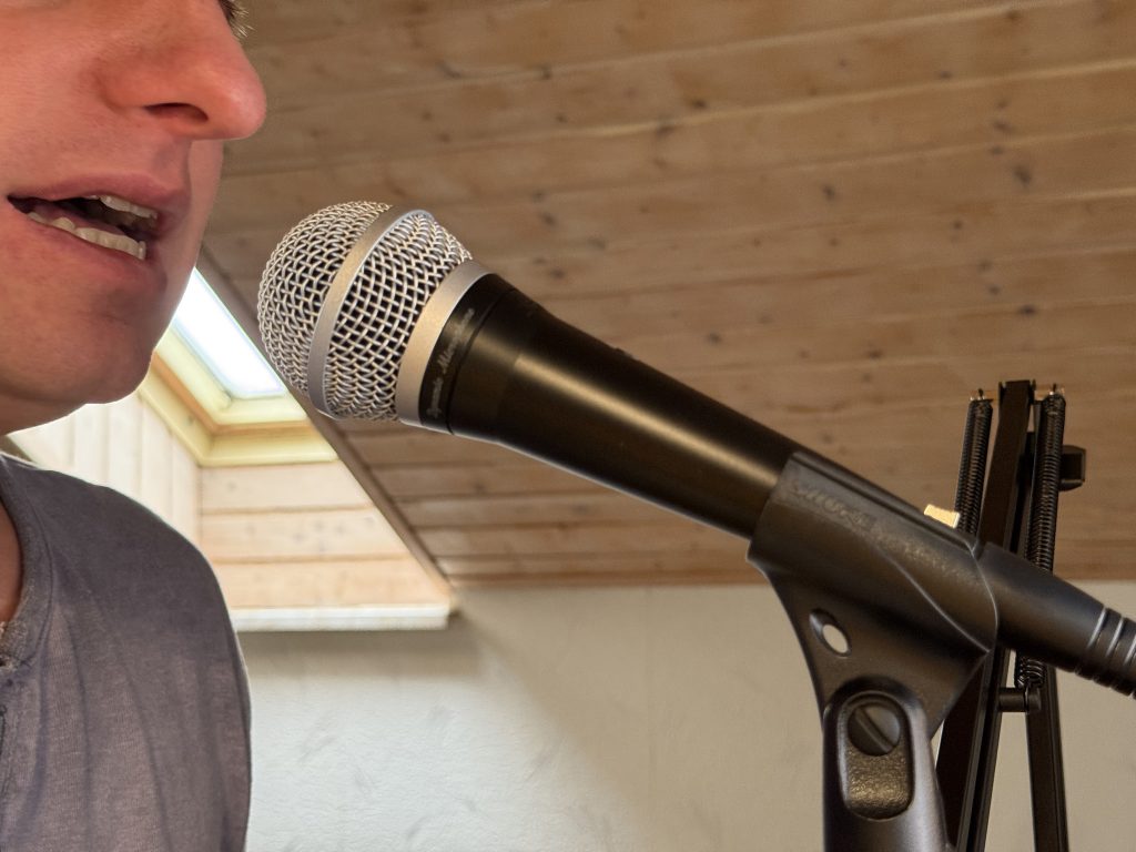 Shure PGA48 Mikrofon bei einer Aufnahme